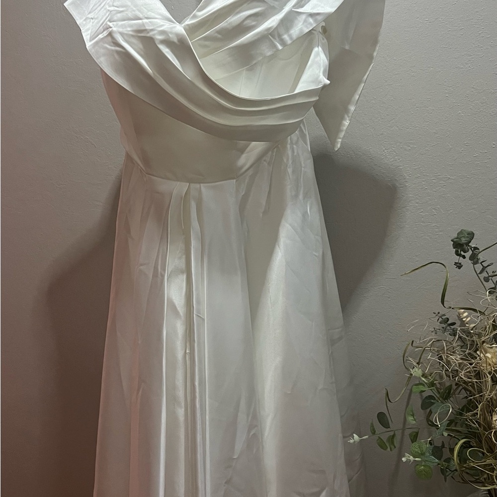 Sophisticated Cream Wedding Dress size L